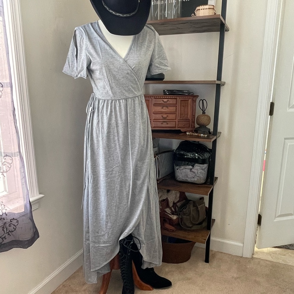 Joyfolie Women’s L Wrap High low Dress! NWT , ties in the front,